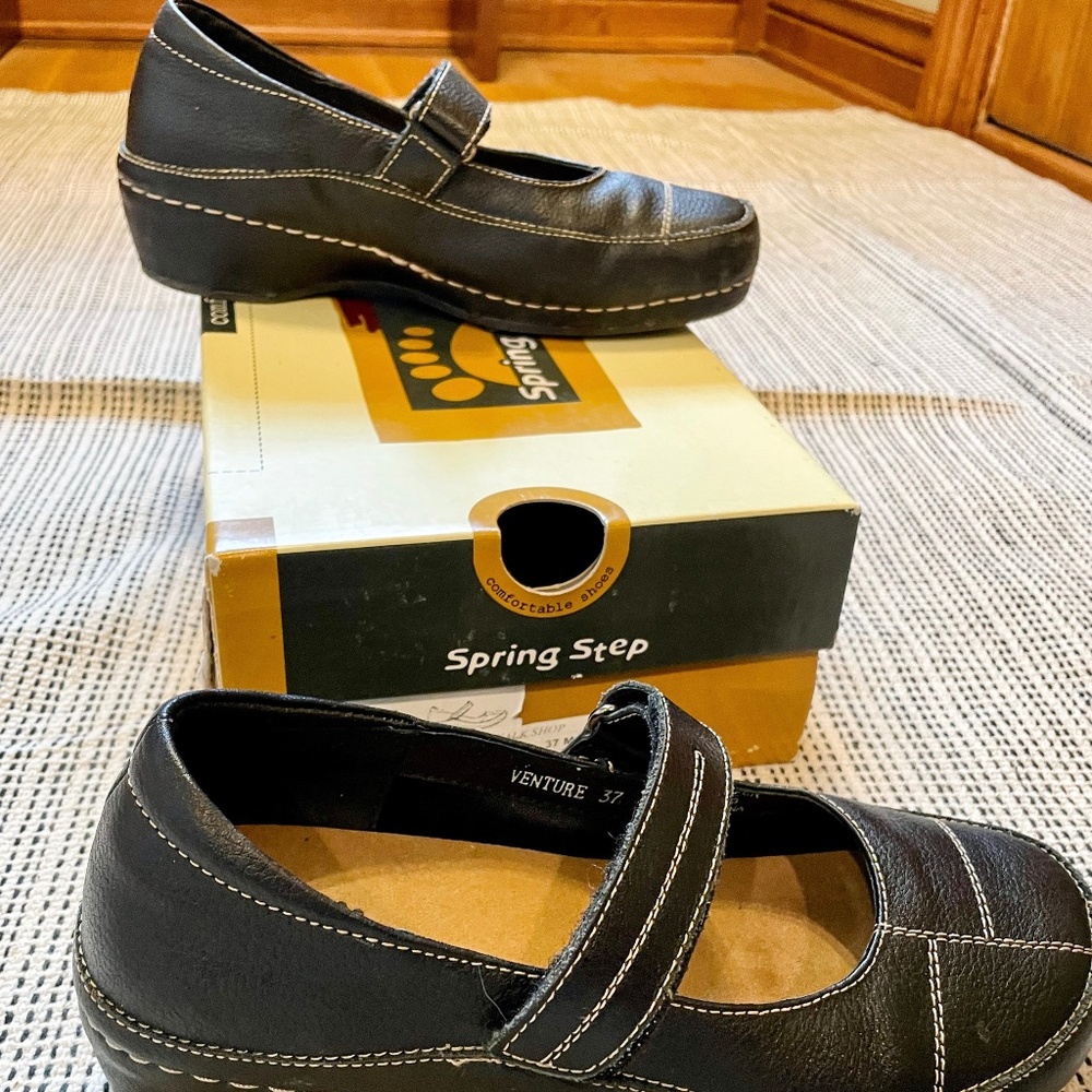 Spring Step Venture Size 37 is a Women's 6.5 to 7